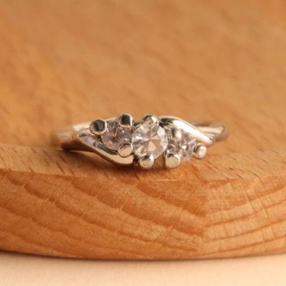 Gorgeous Silver Ring rated 5 stars! 🌟💎 - Picture 3 of 6